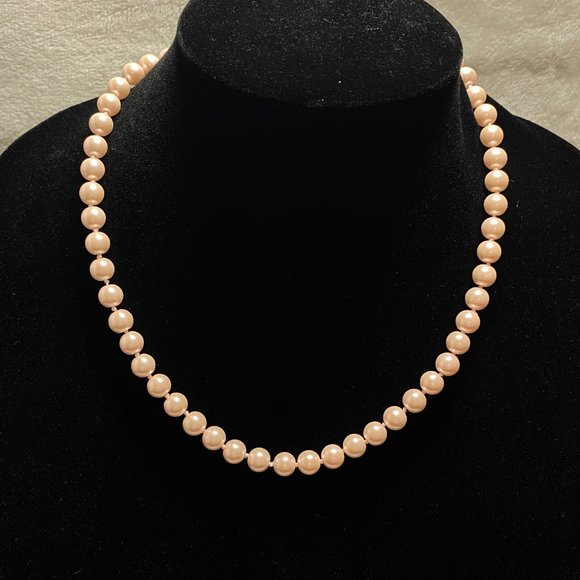 18" Strand Pink Pearls Shell Pearls Hand Knotted - Picture 2 of 3
